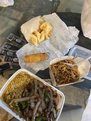 Egg Roll, Beef Fried Rice, Beef Chow Mein, peppersteak combo platter, and Crab Rangoon