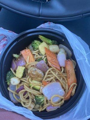 Asked for a veggie bowl with scallops and they gave me noodles.