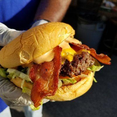 Uncle Johnny's Bacon Cheeseburger