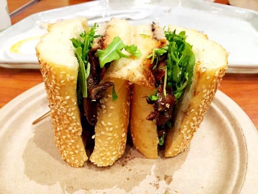 Mushroom arugula goat cheese sammich