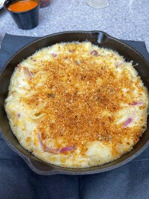 Mac n' cheese with onions & bacon.