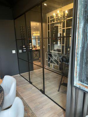 Glass partition wall