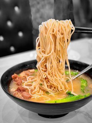 Braised beef noodle soup | @whaevaeats