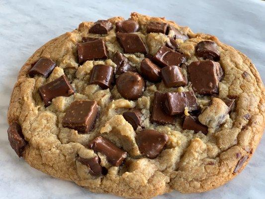 The irresistible Hershey's Triple Chocolate Sumo Cookie