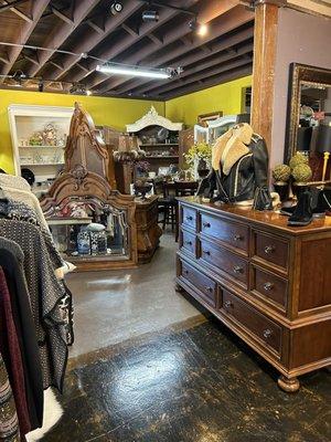 Anna's Closet Upscale Consignments