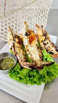 Goong Pow - Thai grilled Jumbo river prawns with Thai spicy seafood dressing!