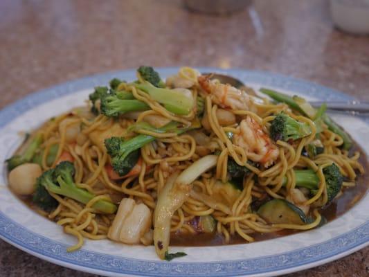 Shrimp & Scallop Kew Lo Mein (spicy)