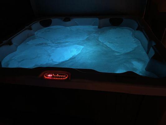 Super awesome hot tub