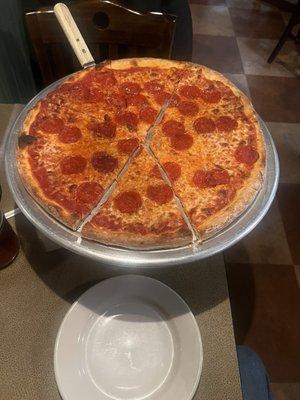 Pepperoni pizza 16"