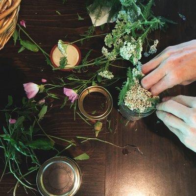 Preparing yarrow tincture