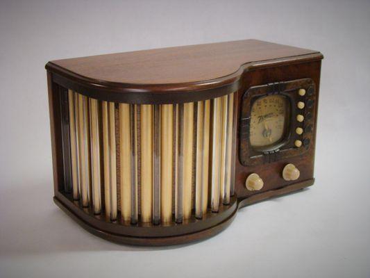 1939 Zenith model 5-R-317, NY Worlds Fair radio.