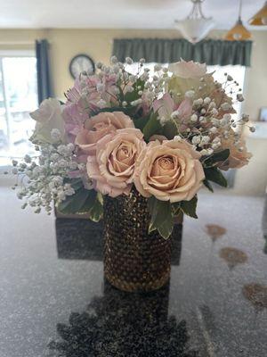 Beautiful flowers I received. The vase is also special and stunning!