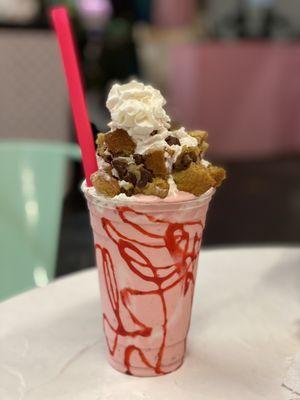 Strawberry shake with chocolate chip cookie!!