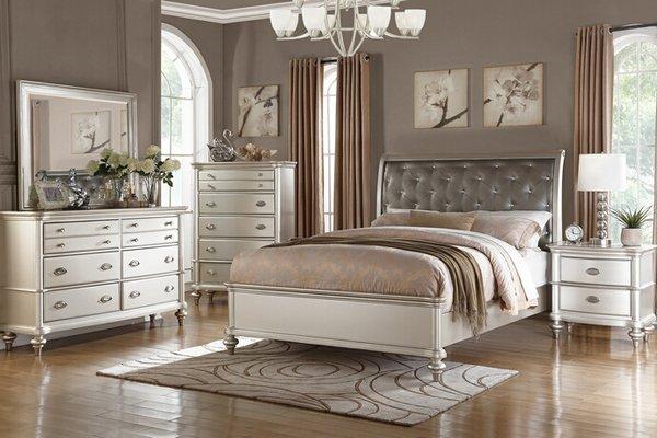 GORGEOUS QUEEN BEDROOM SET!