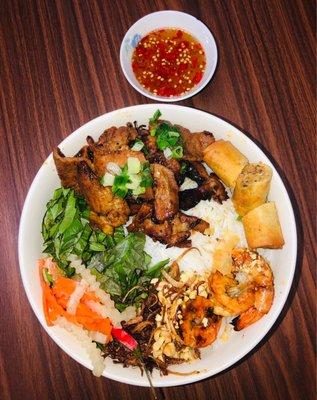 Bún tôm chả giò thịt nướng