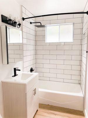 Modern bathroom with tub!