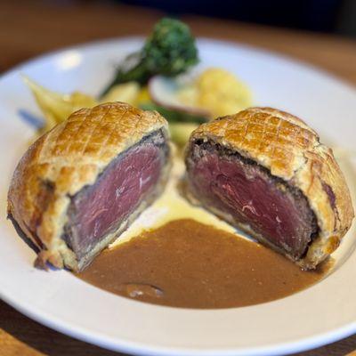 Classic Beef Wellington
 72
 Beef Tenderloin, Duxelles, Prosciutto, Puff Pastry, Bordelaise Sauce. Served with Garlic Mashed Potatoes, Veg