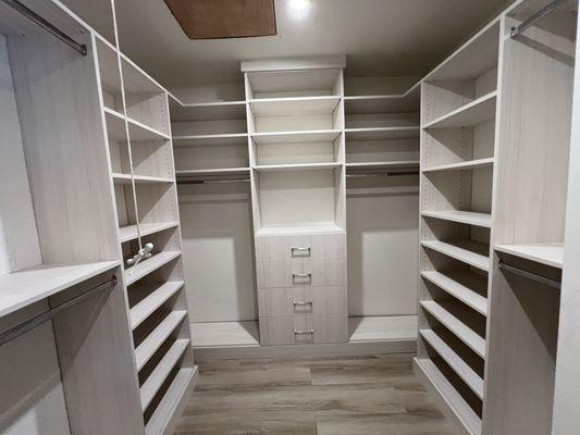 Walk-in closet