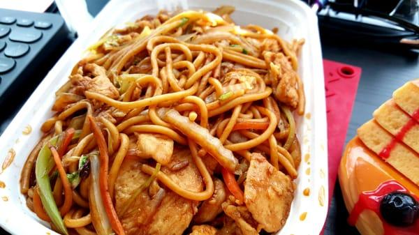 Chicken lo mein. Good portion size for the price.