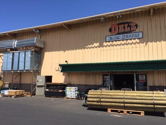 Del's Farm Supply