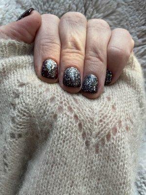 Winter ombré glitter dip on extremely short nails!