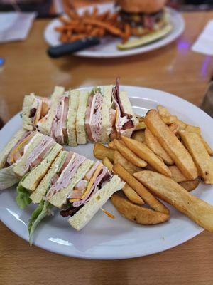 Club Sandwich & Fries