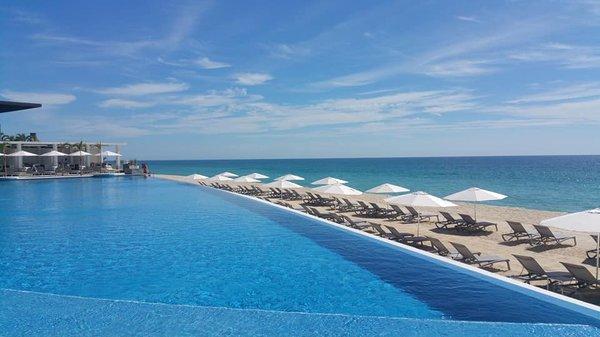 Infinity Pool at Le Blanc Spa Resort Cabo