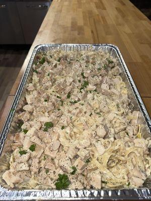 Fettucini Alfredo w/ Chicken Tray