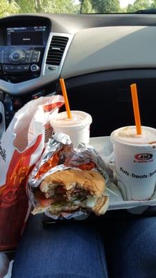 Cheeseburger combo & Root beer float