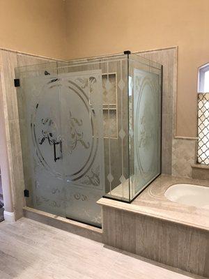 Custom 3/8" shower with a custom sandblasted design.