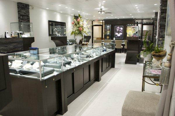 JEWELRY & WATCH REPAIR
 Whether you need a new clasp or a bracelet, a ring sized, or a diamond set, you can always count on ZEMIL.