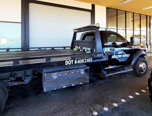 Towing flatbed for all size vehicles