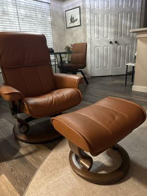 Stress chair with ottoman