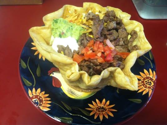 Grilled steak taco salad!