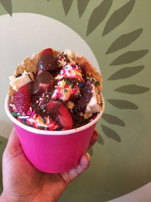 Strawberry shortcake frozen yogurt, rainbow sprinkles, cheesecake bites, strawberries and chocolate hazelnut syrup