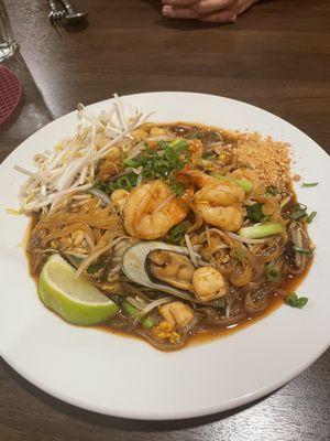 Pad Thai with seafood