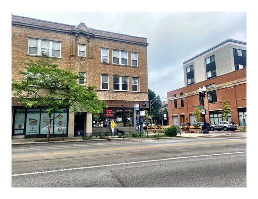 Outside R&A Sourdough 1938 W Lawrence Ave, Chicago, IL  Bagels Sandwiches Bialys Pastry Salads Spreads Coffees .Patio.Pickup Window .Cool.