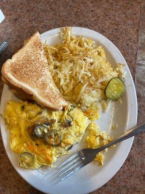 Omelette jalapeño and mushroom, hash browns and toast