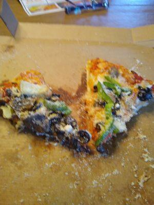 Awesome veggie pizza, hand tossed. This is really flavorful.