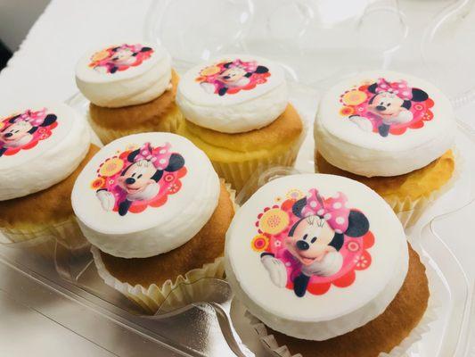 Edible image Mickey mouse cupcakes!