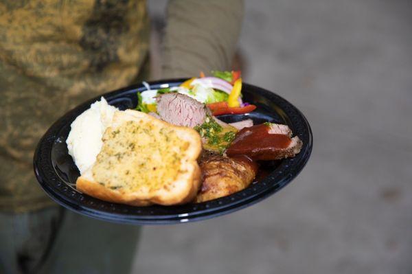 BBQ tri tip & chicken, mashed potatoes, salad, garlic bread.