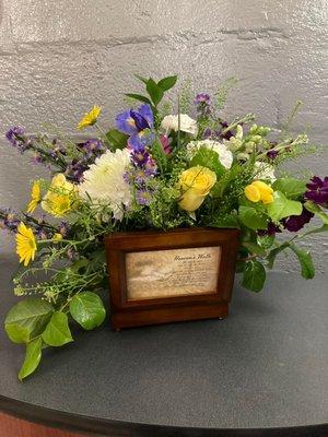 MUSIC BOX WITH FRESH FLOWERS ADDED