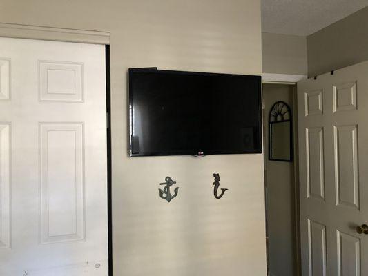 Lg 40" 4K flat panel tv installation in bedroom