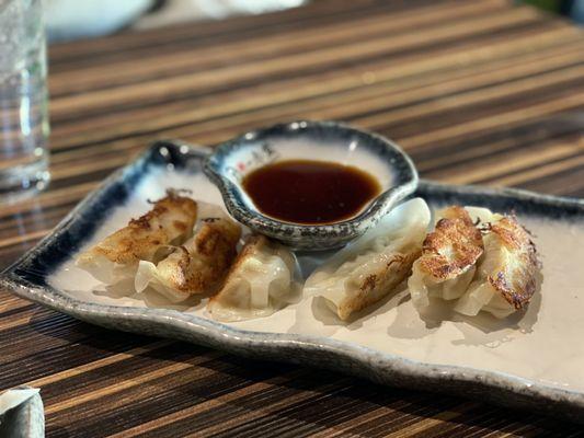 6 Pieces Gyoza