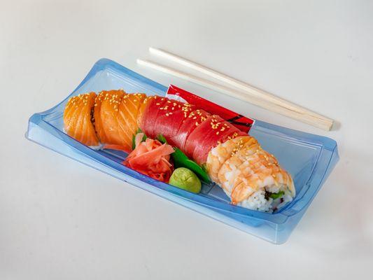 Rainbow roll

California roll topped with salmon, tuna, and shrimp ebi