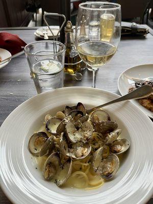 Yummy clams and pasta!