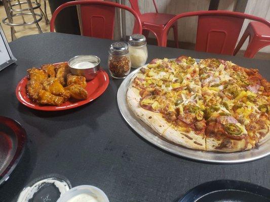 Roxtar pizza and spicy wings