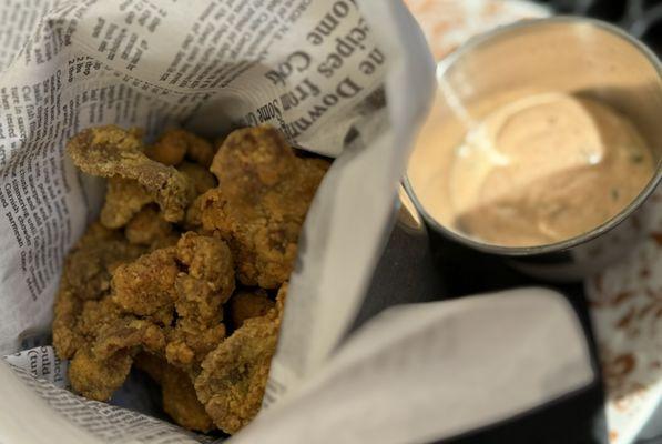 Oyster mushrooms with dipping sauce