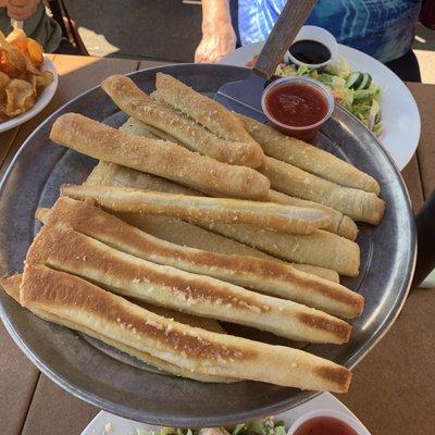 The bread sticks appetizers. We ordered this to go with our salads.