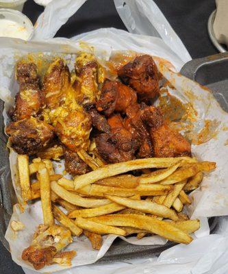 Garlic Parmesan,hot and fries combo with ranch sauce